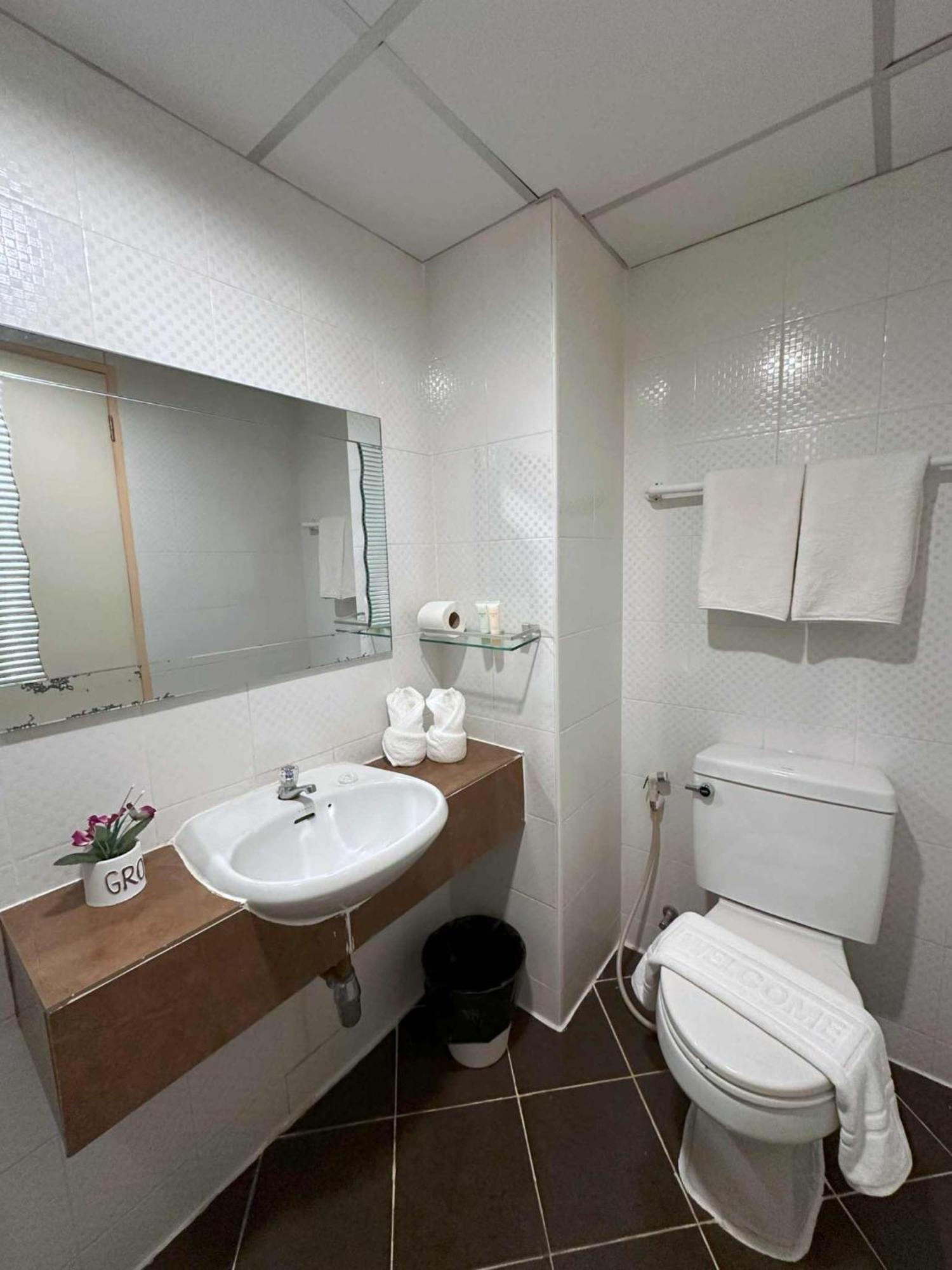 Aryan Suites Hotel Bangkok Buitenkant foto