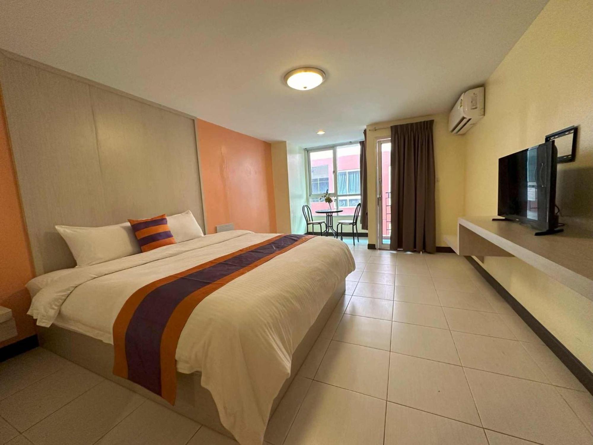 Aryan Suites Hotel Bangkok Buitenkant foto