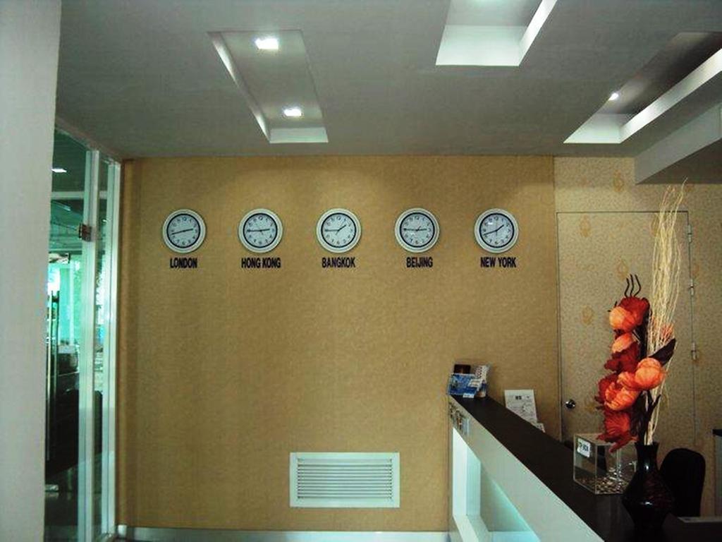 Aryan Suites Hotel Bangkok Buitenkant foto