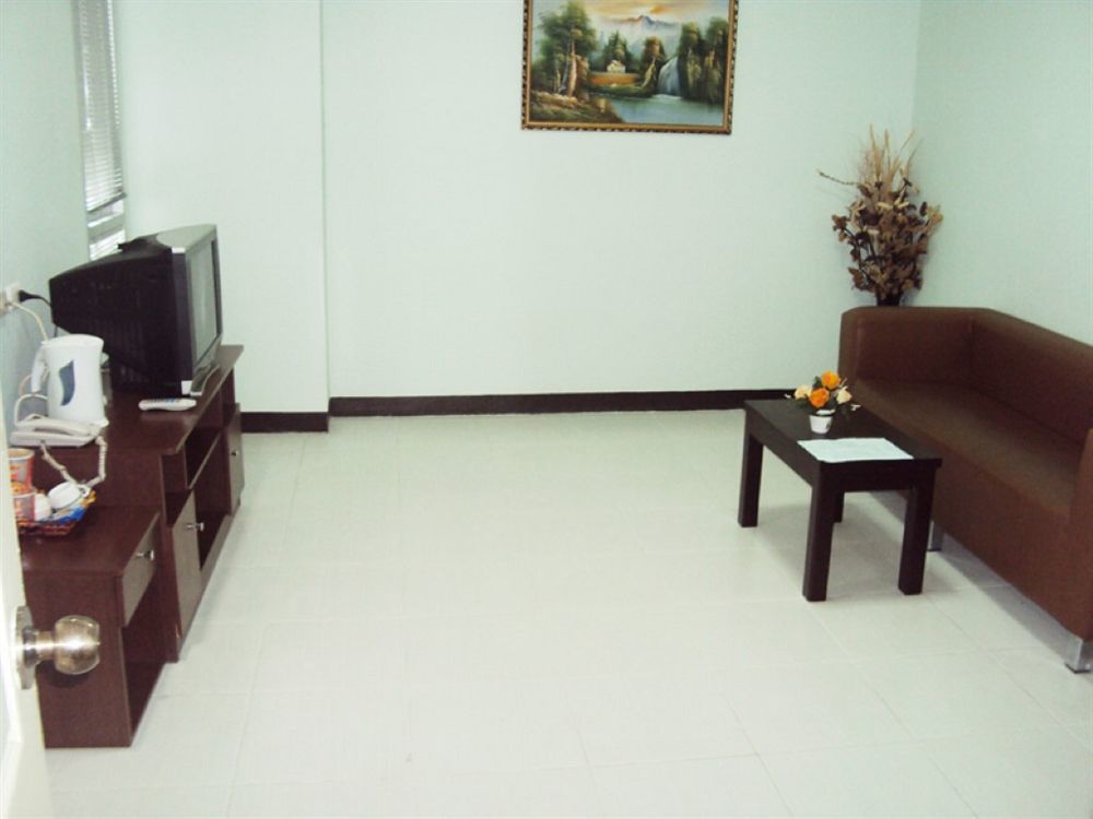 Aryan Suites Hotel Bangkok Buitenkant foto