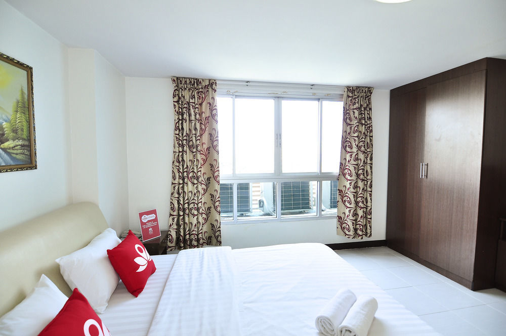 Aryan Suites Hotel Bangkok Buitenkant foto