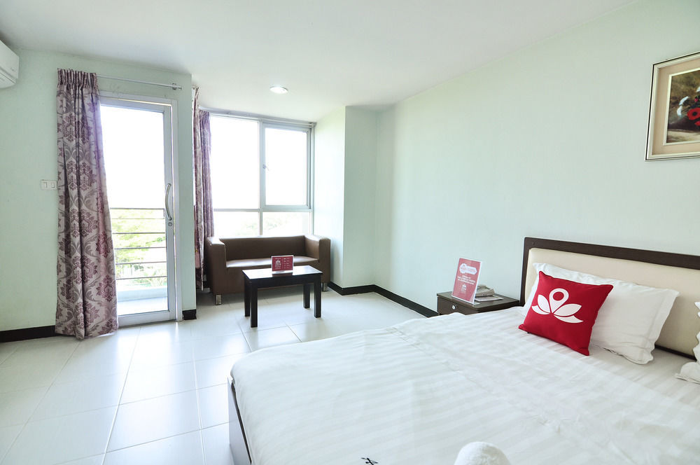 Aryan Suites Hotel Bangkok Buitenkant foto