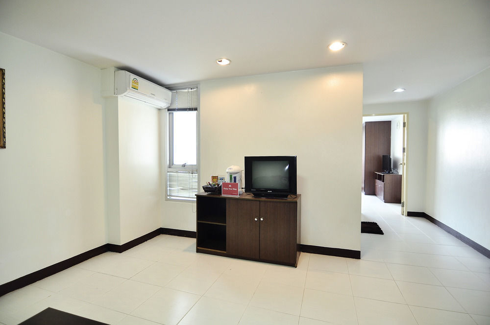 Aryan Suites Hotel Bangkok Buitenkant foto