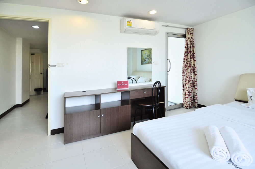 Aryan Suites Hotel Bangkok Buitenkant foto